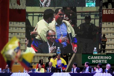 ENCUENTRO. En agosto de 2015 hubo una convención de transportistas en Quito, adonde asistió Correa. Foto: La Hora