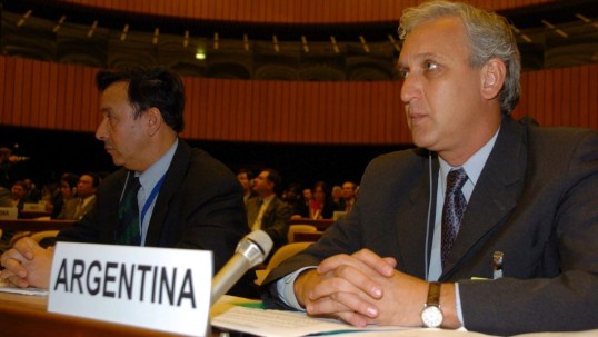 Ecuador convoca a embajador de Argentina tras el escape de exministra / Foto: EFE