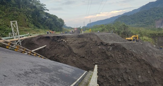 El puente colapsado se encuentra junto a las instalaciones que la compañía pública tiene en la provincia amazónica de Napo / Foto: Cortesía Petroeucador 