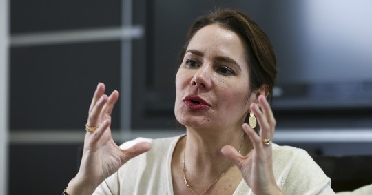 La ministra de Telecomunicaciones, solemnizó la llegada de Starlink (del conglomerado SpaceX) durante una ceremonia especial realizada en la isla Santa Cruz / Foto: EFE