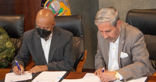 Petroecuador y el ministerio de Defensa suscribieron convenio para la seguridad del sistema hidrocarburífero  / Foto: cortesía Petroecuador