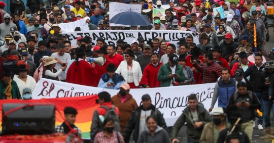 La marcha congregó a centenares de personas que recorrieron las calles de Latacunga/ Foto: cortesía EFE