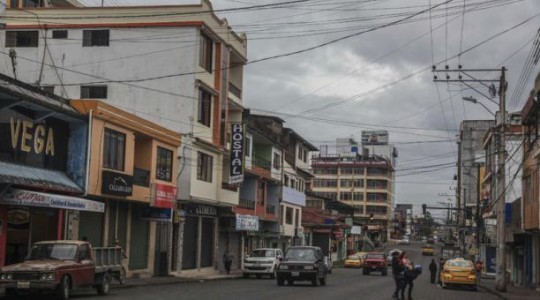 El centro de Macas tiene calles en buen estado, pero hay constantes cortes de agua. Foto: El Comercio