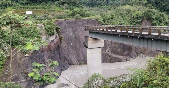 La erosión del río Coca continúa con su paso de destrucción / Foto: Cortesía Servicio Nacional de Gestión de Riesgos y Emergencias del Ecuador (SNGRE)