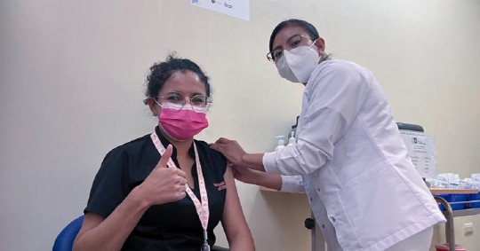 La vacuna actualizada a las variantes circulantes estará disponible en el próximo semestre / Foto: cortesía Ministerio de Salud