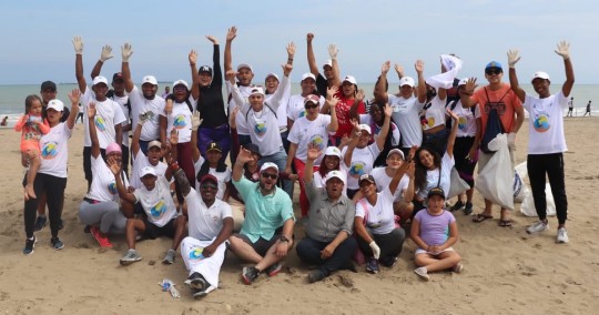 El evento inaugural tuvo lugar en la playa Las Palmas, de la provincia de Esmeraldas. Fue liderado por los viceministros de Ambiente y Agua, José Dávalos y Óscar Rojas / Foto: cortesía ministerio de Ambiente