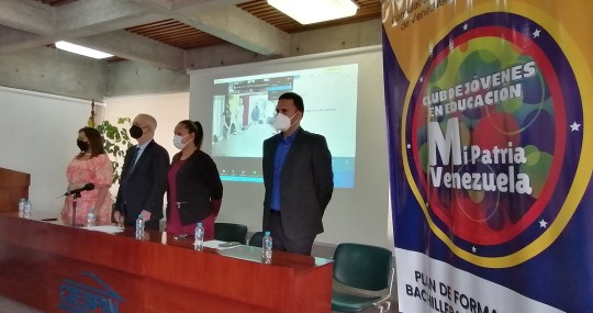 Venezuela lanza programa pionero de bachillerato a connacionales en Ecuador / Foto: EFE