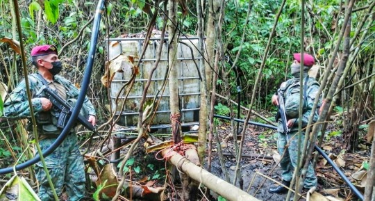 Sistema ilegal de extracción de combustible fue descubierto en Lago Agrio / Foto: cortesía Fuerzas Armadas