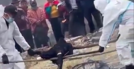 Los habitantes de Guamote acusaron a la víctima de presuntamente extorsionar a comercios de la calle principal de la urbe / Foto: captura de pantalla