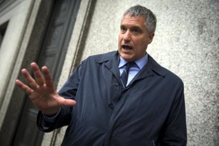 Attorney Steven Donziger speaks with reporters outside the United States Court of Appeals in New York City April 20, 2015. Photo: Reuters