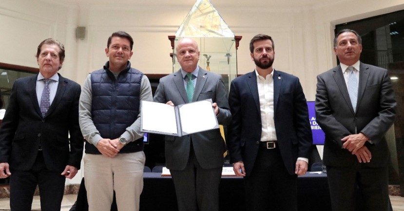 El Acta-Compromiso viabilizará el proceso de restitución de valores al Fondo de Salud de IESS / Foto: cortesía Secretaría General de Comunicación de la Presidencia El Acta-Compromiso viabilizará el proceso de restitución de valores al Fondo de Salud de IESS / Foto: cortesía Secretaría General de Comunicación de la Presidencia