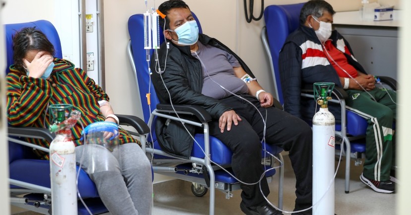 Ecuador reporta 955 nuevos contagios de covid-19 y acumula 503.101 positivos / Foto: EFE Ecuador reporta 955 nuevos contagios de covid-19 y acumula 503.101 positivos / Foto: EFE