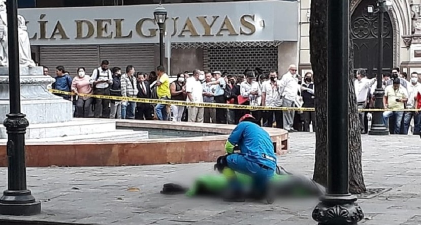 El fiscal de la Unidad de Personas y Garantías de la ciudad costera de Guayaquil, Édgar Escobar, fue baleado esta mañana frente al edificio La Merced de la Fiscalía / Foto: cortesía Fiscalía