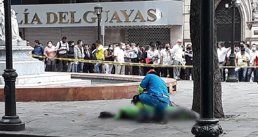 El fiscal de la Unidad de Personas y Garantías de la ciudad costera de Guayaquil, Édgar Escobar, fue baleado esta mañana frente al edificio La Merced de la Fiscalía / Foto: cortesía Fiscalía El fiscal de la Unidad de Personas y Garantías de la ciudad costera de Guayaquil, Édgar Escobar, fue baleado esta mañana frente al edificio La Merced de la Fiscalía / Foto: cortesía Fiscalía