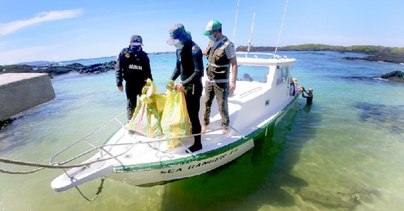 Extraen de los fondos marinos de Galápagos 2.239 kilos de basuras / Foto: Cortesia del Ministerio de Ambiente
