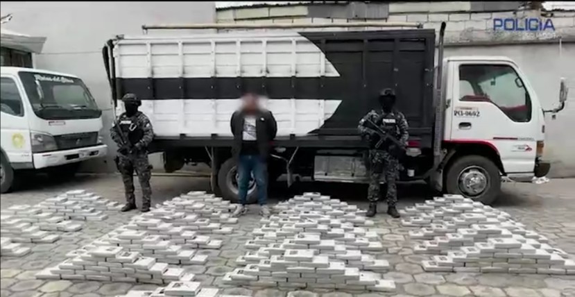 600 kilos de cocaína fueron hallados en un camión en Ibarra / foto cortesía Policía Nacional