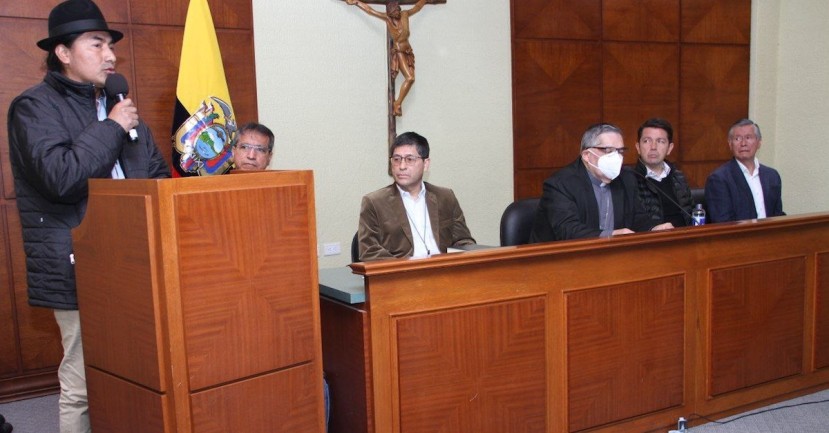 Inicia el diálogo en Ecuador entre el Gobierno y los indígenas en medio de reclamos / Foto: EFE Inicia el diálogo en Ecuador entre el Gobierno y los indígenas en medio de reclamos / Foto: EFE