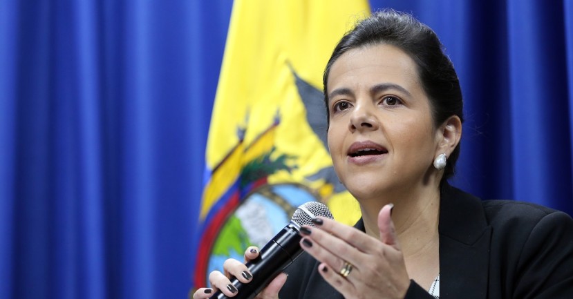 La ministra de Gobierno de Ecuador anunció un plan piloto para el retorno a las aulas. Foto: EFE