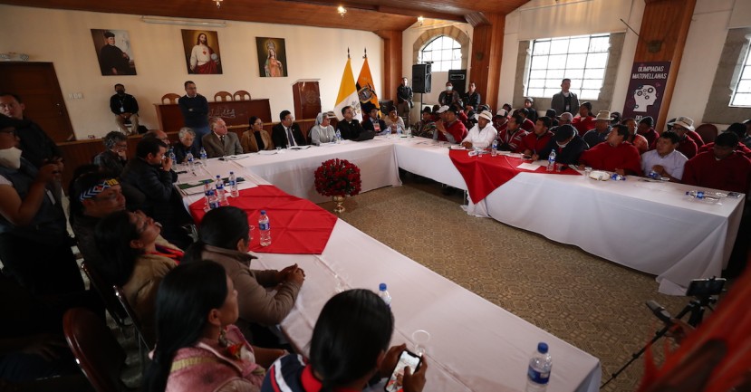 Gobierno e indígenas inician diálogo para poner fin a protestas / Foto: EFE Gobierno e indígenas inician diálogo para poner fin a protestas / Foto: EFE