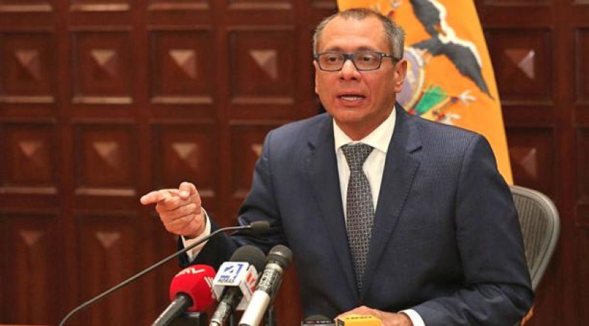 Fotografía cedida por la Vicepresidencia de Ecuador que muestra al vicepresidente Jorge Glas mientras comparece en rueda de prensa el martes 1 de agosto de 2017, en Quito (Ecuador). Fotografía cedida por la Vicepresidencia de Ecuador que muestra al vicepresidente Jorge Glas mientras comparece en rueda de prensa el martes 1 de agosto de 2017, en Quito (Ecuador).