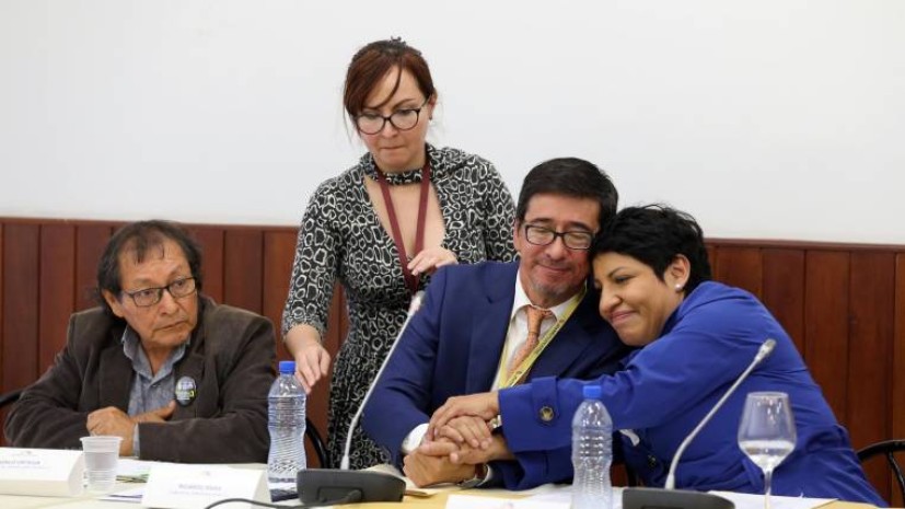 Conmovida. La presidenta de la Comisión de Fiscalización, María José Carrión, ofreció su apoyo a los familiares de los periodistas asesinados. Foto: Expreso Conmovida. La presidenta de la Comisión de Fiscalización, María José Carrión, ofreció su apoyo a los familiares de los periodistas asesinados. Foto: Expreso