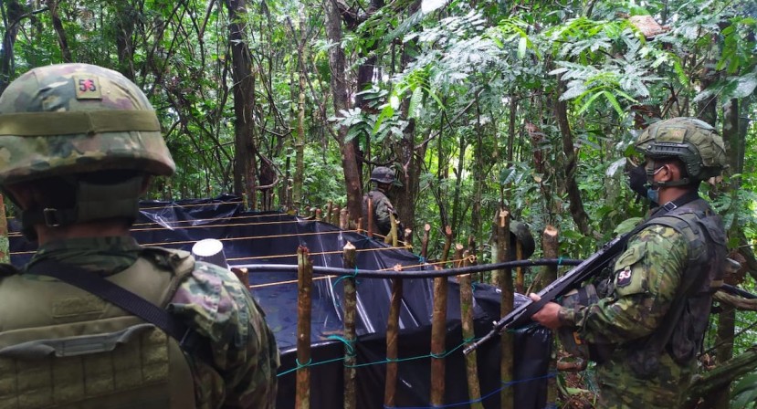 26 piscinas clandestinas de combustible han sido localizadas en la Amazonía desde el 2021 / Foto: cortesía Fuerzas Armadas