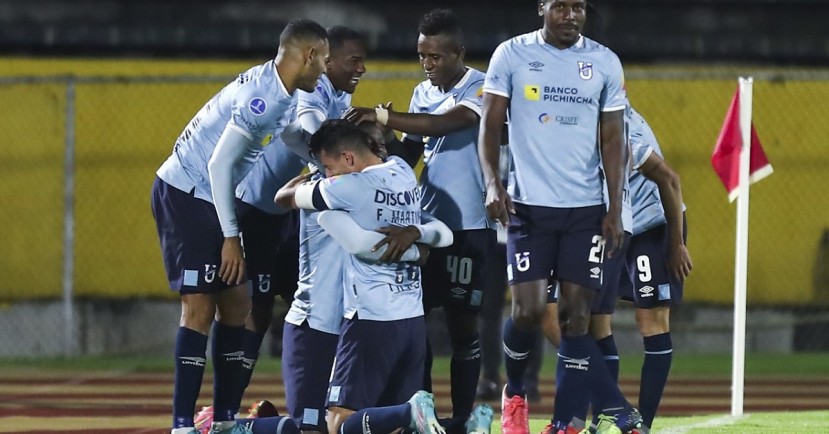 Universidad Católica venció a Banfield; Emelec cayó ante Palmeiras / Foto: EFE