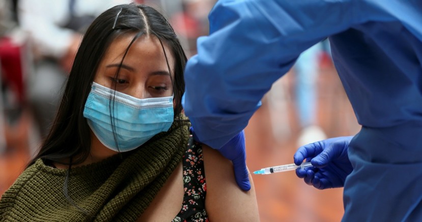 Ecuador registra 21.402 muertos oficiales por covid-19 / Foto: EFE Ecuador registra 21.402 muertos oficiales por covid-19 / Foto: EFE