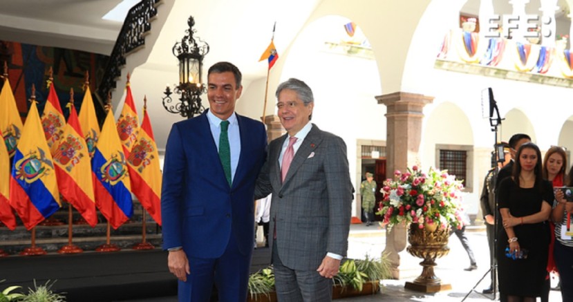 Sánchez defendió ese aumento de las inversiones en su intervención en el foro empresarial, en el que estuvo acompañado por el presidente Lasso / Foto: EFE