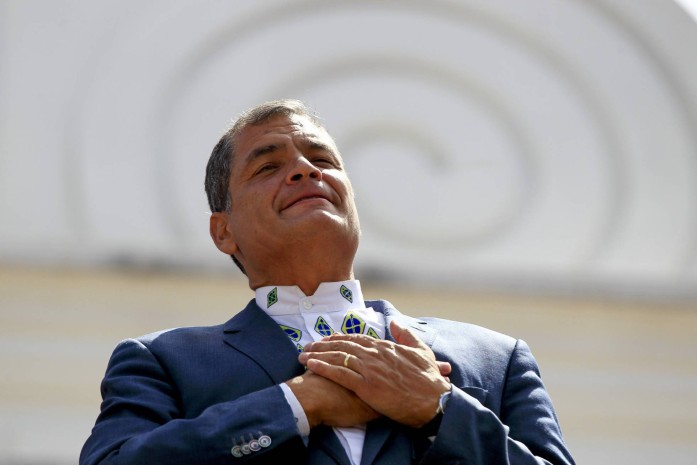 El presidente ecuatoriano, Rafael Correa, asiste a la ceremonia de cambio de guardia presidencial, el pasasdo lunes, en el Palacio de Carondelet, en Quito (Ecuador). Foto: El País