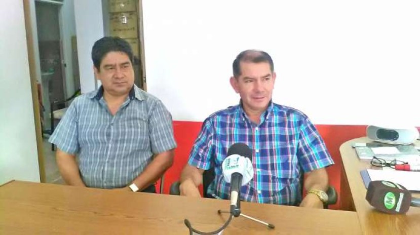 INFORME. Raúl Morales y Patricio Meza, directivos de la Fundación Las Orquídeas. Foto: La Hora