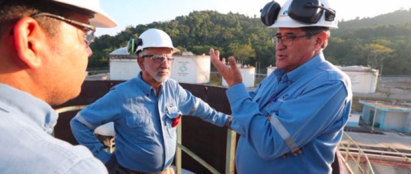 El ingeniero Carlos Pérez, Ministro de Hidrocarburos, junto con el ingeniero Byron Ojeda, Gerente de Petroecuador. Foto: La República