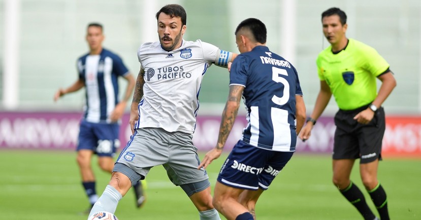 Emelec derrotó a Talleres en Argentina con goles uruguayos / Foto: EFE Emelec derrotó a Talleres en Argentina con goles uruguayos / Foto: EFE