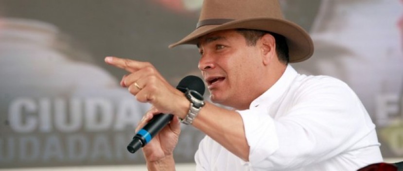 El Presidente Rafael Correa transmite su informe a la ciudadanía, N 409, desde Chimbacalle, barrio emblemático e histórico de la capital del Ecuador. Foto: Miguel Ángel Romero / Presidente de la República. El Presidente Rafael Correa transmite su informe a la ciudadanía, N 409, desde Chimbacalle, barrio emblemático e histórico de la capital del Ecuador. Foto: Miguel Ángel Romero / Presidente de la República.