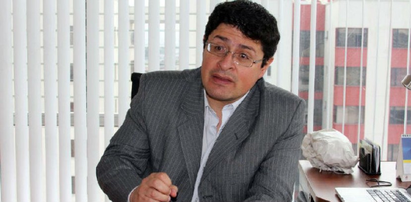 Ricaurte señala que hay al menos tres tipos de presiones diferentes contra los medios ecuatorianos (La Hora)
