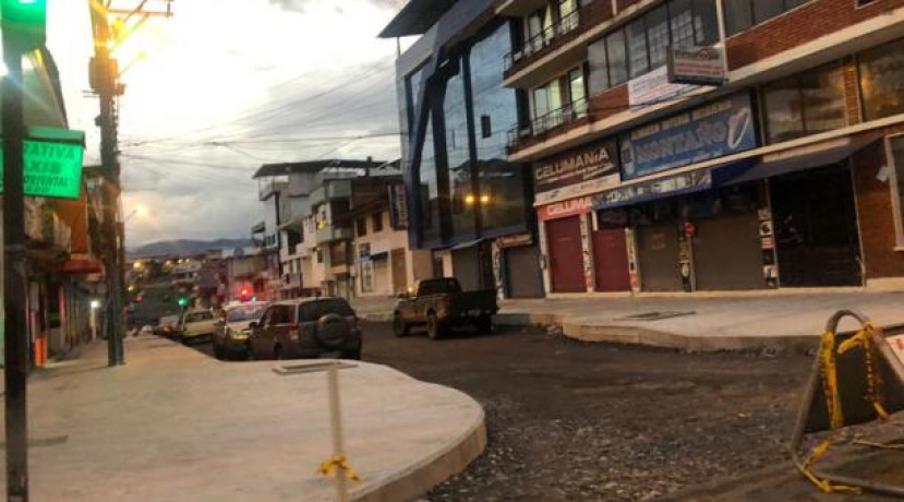 El miércoles 1 de julio se realizaron controles del toque de queda en la ciudad de Macas y alertaron a los habitante sobre el regreso al color rojo del semáforo. Foto. Cortesía Municipio de Morona 