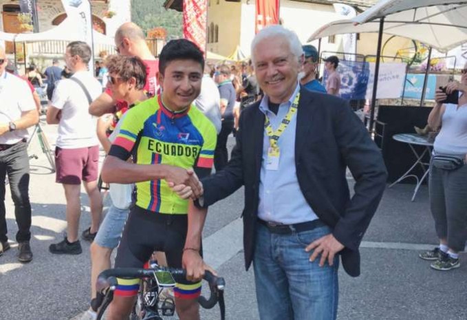 Momento. Jefferson Alexander Cepeda ganó la última etapa del Tour L’avenir y fichó por el equipo Androni de Italia. Foto: La Hora Momento. Jefferson Alexander Cepeda ganó la última etapa del Tour L’avenir y fichó por el equipo Androni de Italia. Foto: La Hora