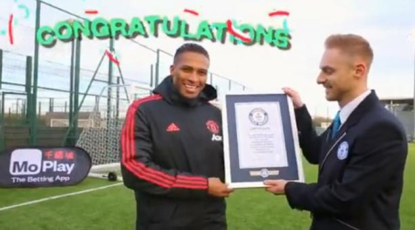 Imagen del futbolista ecuatoriano Luis Antonio Valencia, quien recibió un premio de los Récord Guiness. Foto: El Comercio