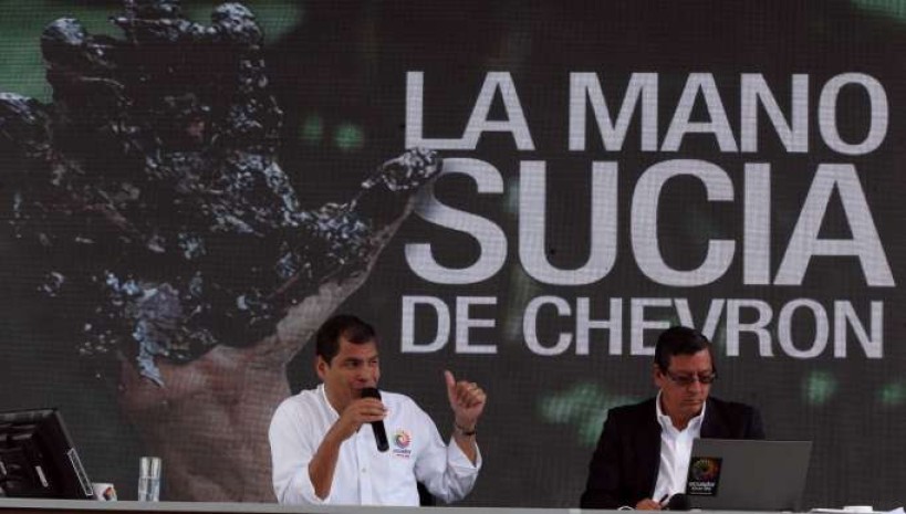 Propaganda. En el Enlace 353 Correa habló de Chevron. El Gobierno pagó USD 6,4 millones a la firma McSquared para campañas sobre el juicio a la petrolera. Foto: La Hora Propaganda. En el Enlace 353 Correa habló de Chevron. El Gobierno pagó USD 6,4 millones a la firma McSquared para campañas sobre el juicio a la petrolera. Foto: La Hora