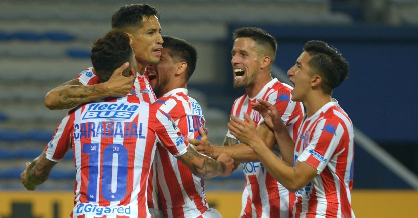Emelec cayó en Guayaquil y quedó eliminado de la Copa Sudamericana El Unión de Santa / Foto: EFE Emelec cayó en Guayaquil y quedó eliminado de la Copa Sudamericana El Unión de Santa / Foto: EFE
