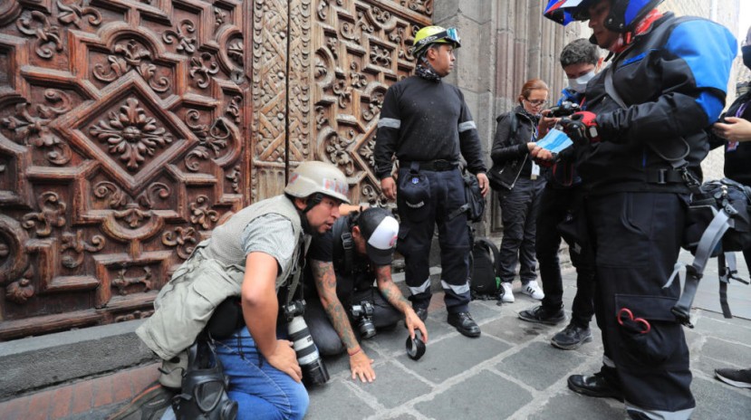 Foto Archivo: Fotógrafos y periodistas fueron agredidos por la Policía. - Foto: EFE Foto Archivo: Fotógrafos y periodistas fueron agredidos por la Policía. - Foto: EFE