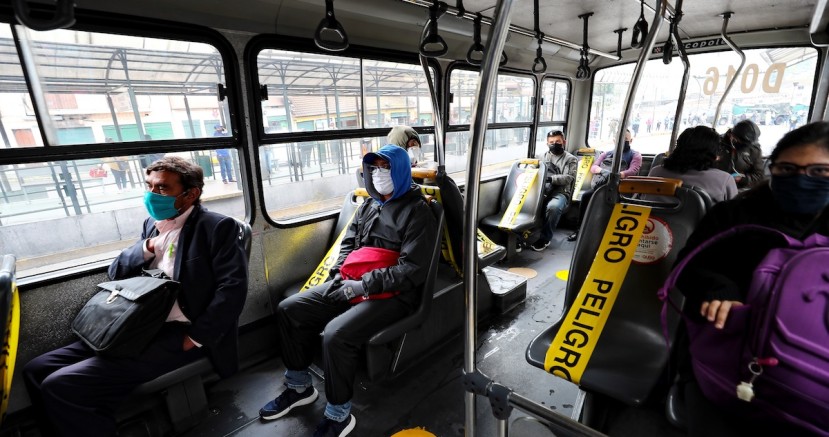 Municipio de Quito controlará el carné de vacunación en el transporte público / Foto: EFE