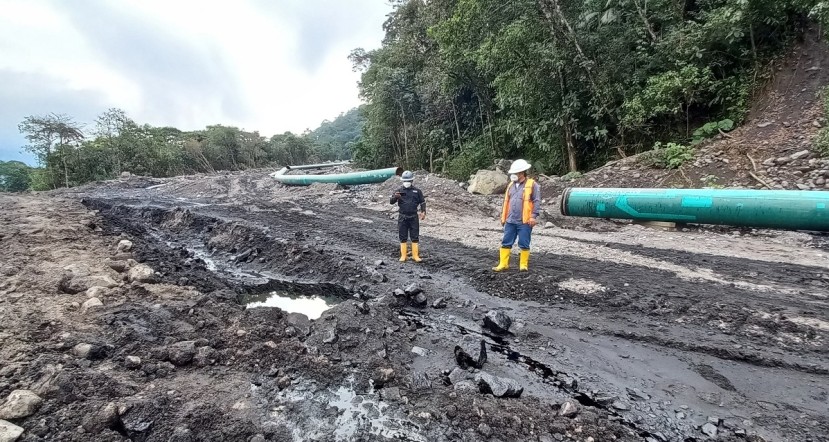 Técnicos reinyectan 5.300 barriles de crudo tras rotura del oleoducto de OCP / Foto: EFE
