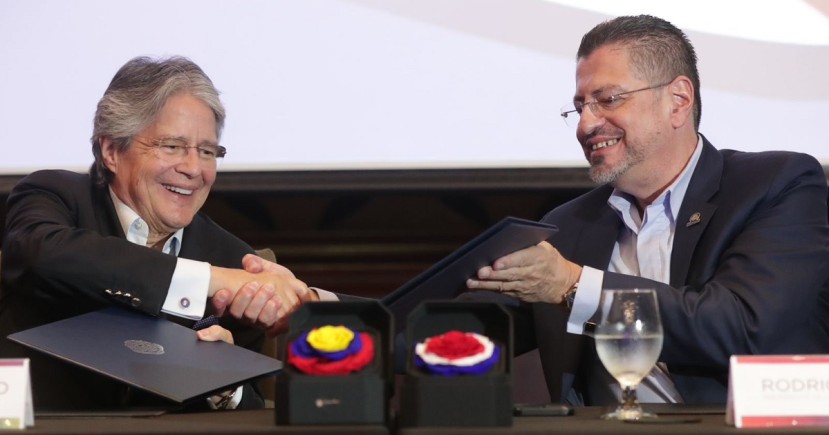 La Constitución establece que las actividades financieras son un servicio de orden público y que éstas podrán ejercerse previa autorización del Estado, de acuerdo con la ley / Foto: cortesía Guillermo Lasso La Constitución establece que las actividades financieras son un servicio de orden público y que éstas podrán ejercerse previa autorización del Estado, de acuerdo con la ley / Foto: cortesía Guillermo Lasso