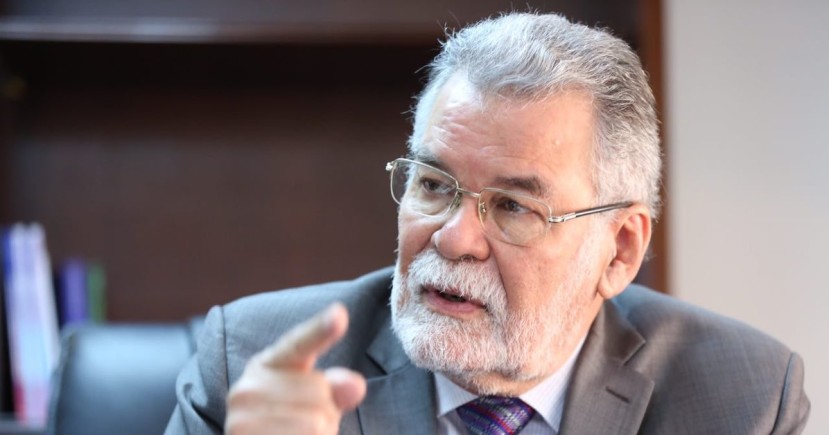 El vicepresidente del CNE pide revocar el estatus de dos observadores españoles / Foto cortesía cuenta Twitter Enrique Pita El vicepresidente del CNE pide revocar el estatus de dos observadores españoles / Foto cortesía cuenta Twitter Enrique Pita