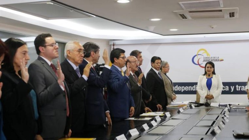 Juramento. En el Consejo de la Judicatura se posesionaron ayer por la mañana los miembros del Comité de Evaluación de la Corte, presididos por el exministro Vladimiro Álvarez. (Ángelo Chamba / Expreso) Juramento. En el Consejo de la Judicatura se posesionaron ayer por la mañana los miembros del Comité de Evaluación de la Corte, presididos por el exministro Vladimiro Álvarez. (Ángelo Chamba / Expreso)