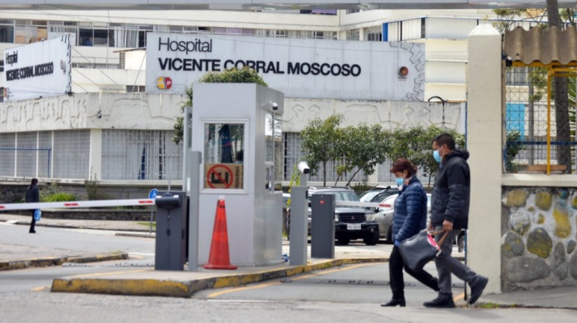 El Hospital Vicente Corral Moscoso de Cuenca, este 1 de abril del 2020. - Foto: API / Boris Romoleroux 