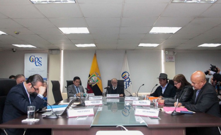 SITUACIÓN. El Consejo Transitorio se reunió la mañana de ayer, en la sede del organismo. Foto: La Hora SITUACIÓN. El Consejo Transitorio se reunió la mañana de ayer, en la sede del organismo. Foto: La Hora