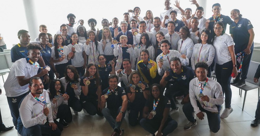 El presidente Guillermo Lasso homenajeó a los deportistas que representaron a Ecuador en los Juegos Bolivarianos / Foto: Cortesía Presidencia El presidente Guillermo Lasso homenajeó a los deportistas que representaron a Ecuador en los Juegos Bolivarianos / Foto: Cortesía Presidencia