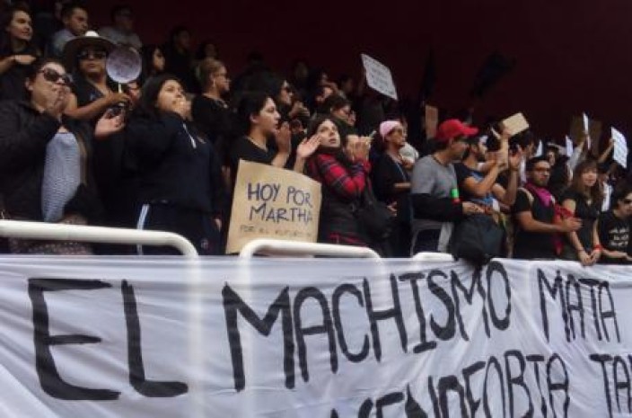 En Quito, la marcha convocada por activistas y personas en redes sociales con la etiqueta #TodasSomosMartha se congregó en la Tribuna de la av. De los Shyris y se trasladó a la Fiscalía. Foto: El Comercio En Quito, la marcha convocada por activistas y personas en redes sociales con la etiqueta #TodasSomosMartha se congregó en la Tribuna de la av. De los Shyris y se trasladó a la Fiscalía. Foto: El Comercio